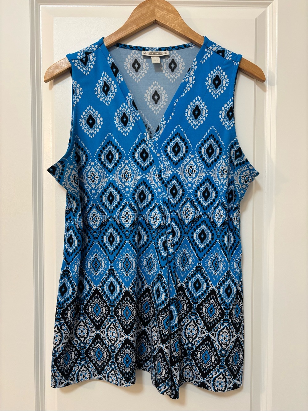 Dana Buchman Blue and Black Printed Swing Sleeveless Top, Size M